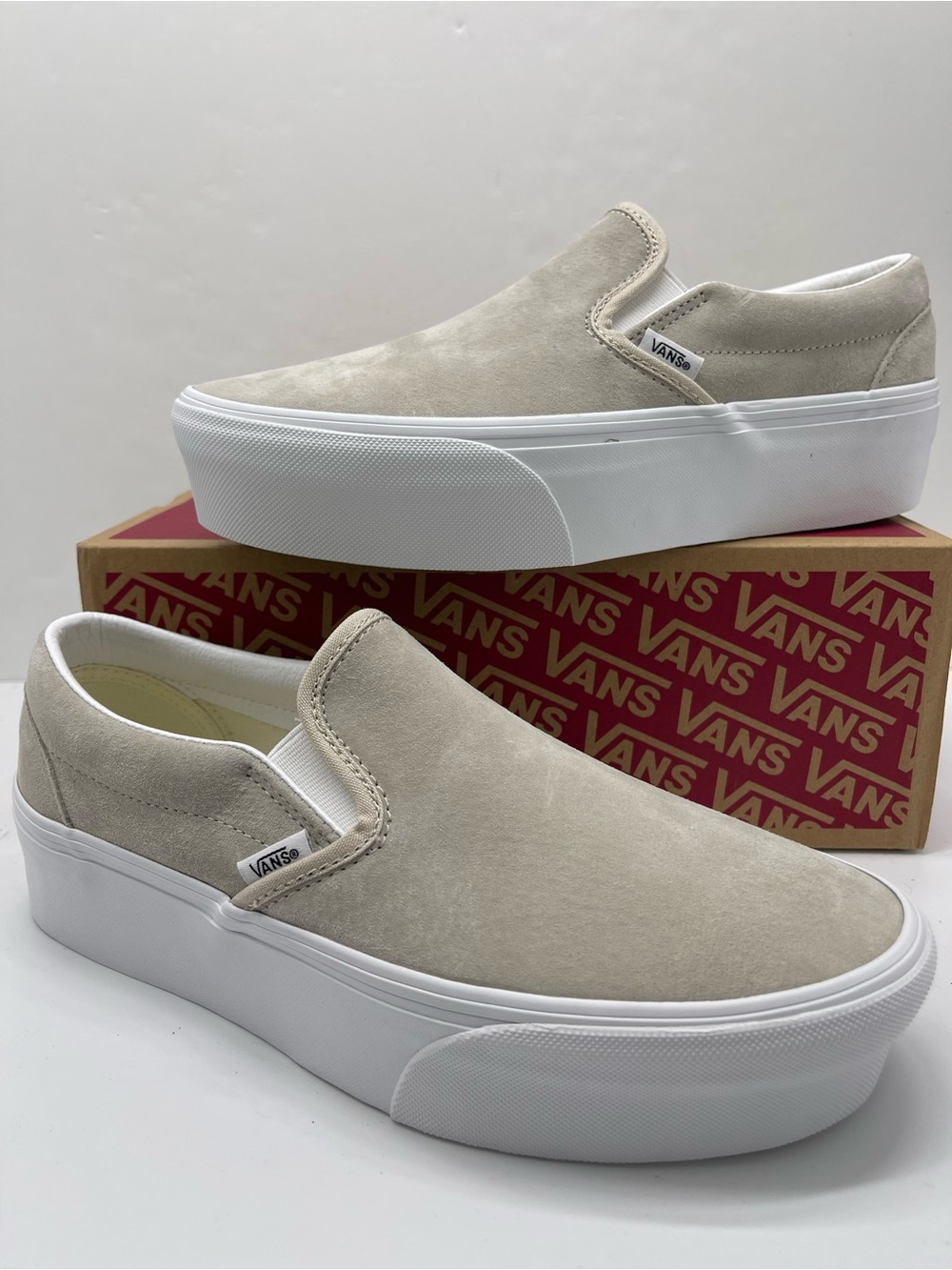 Vans Classic Slip-On Stackform
NUBUCK OATMEAL
VN000E8C2N1 Platform Sneakers - Picture 15 of 16